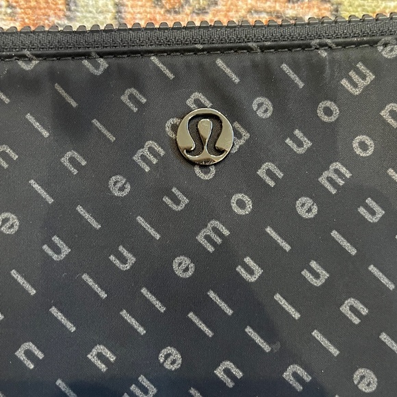 Lululemon wristlet wallet - Picture 3 of 8